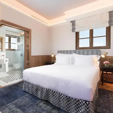 Szálloda Palacio Solecio, A Small Luxury Of The World